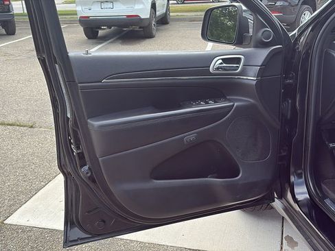 Used 2018 Jeep Grand Cherokee Limited image 8