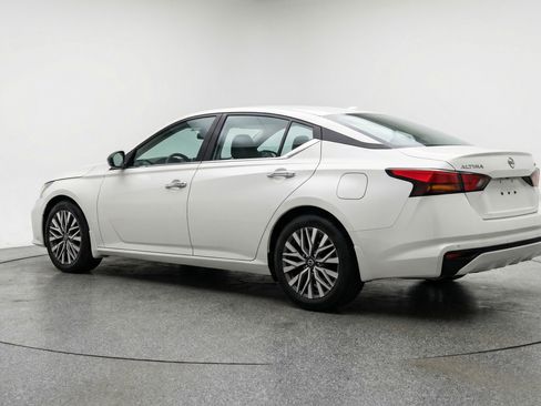 Used 2025 Nissan Altima 2.5 SV image 6