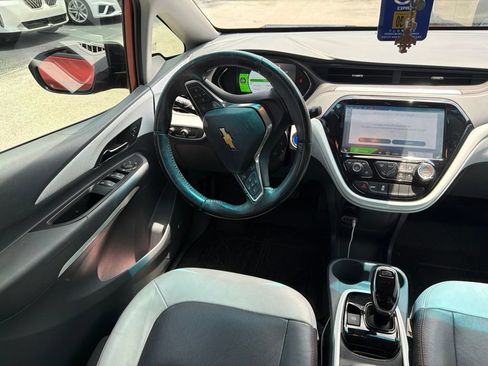 Used 2020 Chevrolet Bolt Premier w/ Infotainment Package FWD image 8
