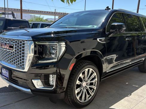 Used 2022 GMC Yukon XL Denali AWD/4WD image 17