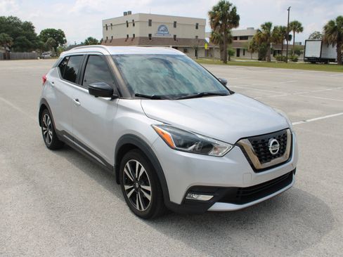 Used 2019 Nissan Kicks SR FWD image 15