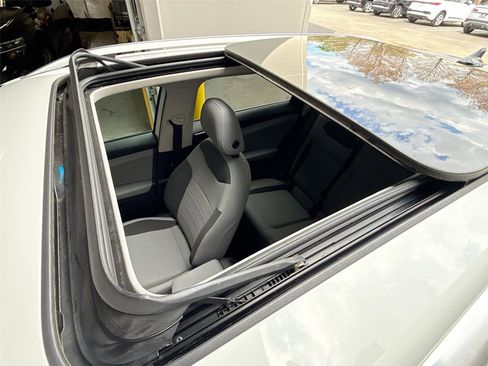 Used 2022 Volkswagen Taos SE image 21