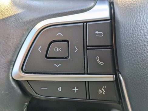 Used 2020 Toyota Highlander XLE image 28