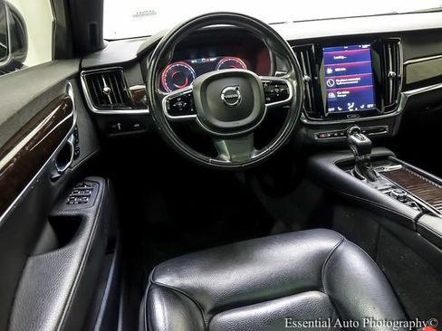 Used 2018 Volvo S90 T5 Momentum w/ Convenience Package AWD/4WD image 2