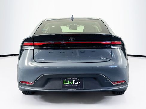 Used 2024 Toyota Prius LE FWD image 7