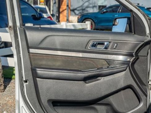 Used 2018 Ford Explorer XLT w/ Equipment Group 202A image 16