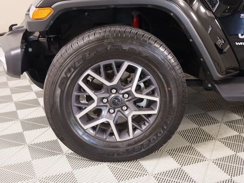 Used 2024 Jeep Wrangler Unlimited Sahara w/ Dual Top Group AWD/4WD image 18