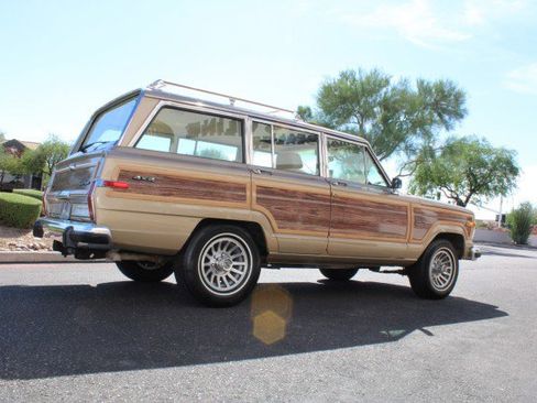 Used 1990 Jeep Grand Wagoneer image 16