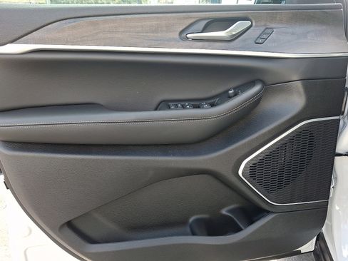 New 2026 Jeep Grand Cherokee Limited image 8