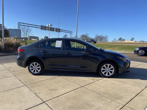 Used 2024 Toyota Corolla LE image 12