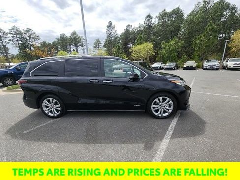 Used 2021 Toyota Sienna Platinum image 16