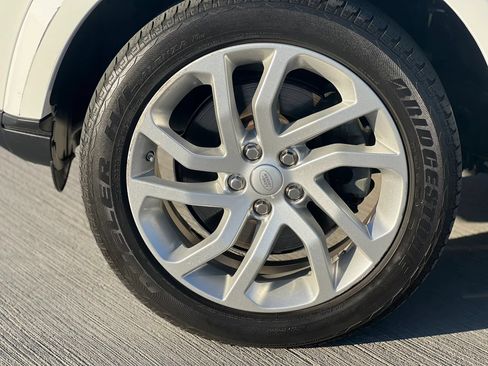 Used 2016 Land Rover LR4 HSE Silver Edition AWD/4WD image 9