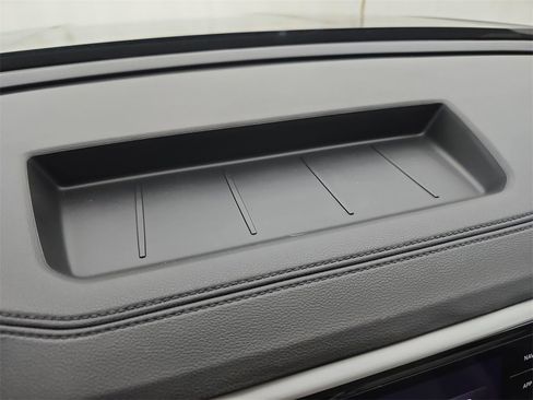 Used 2023 Volkswagen Atlas SEL R-Line image 32