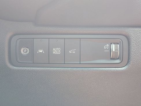 Used 2025 Chevrolet Equinox EV RS FWD image 25