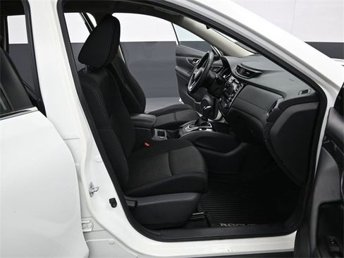 Used 2017 Nissan Rogue SV image 33