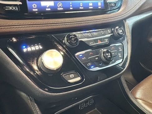 Used 2021 Chrysler Pacifica Limited w/ Uconnect Theater Family Group AWD/4WD image 14