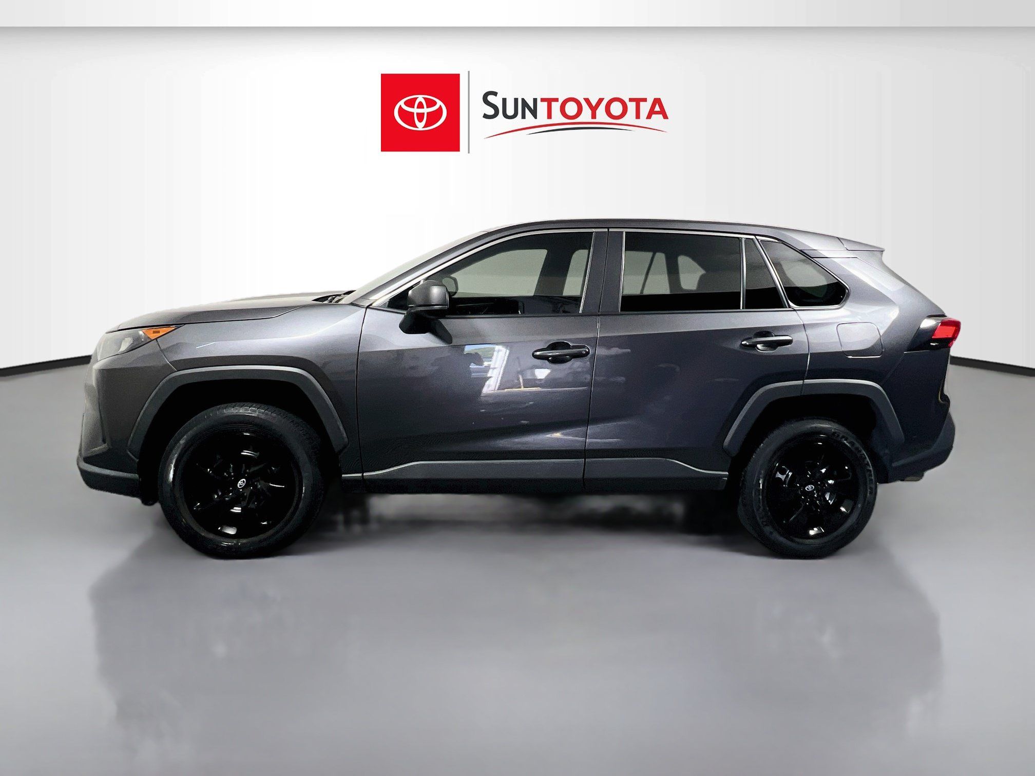 Used 2022 Toyota RAV4 LE AWD/4WD image 7