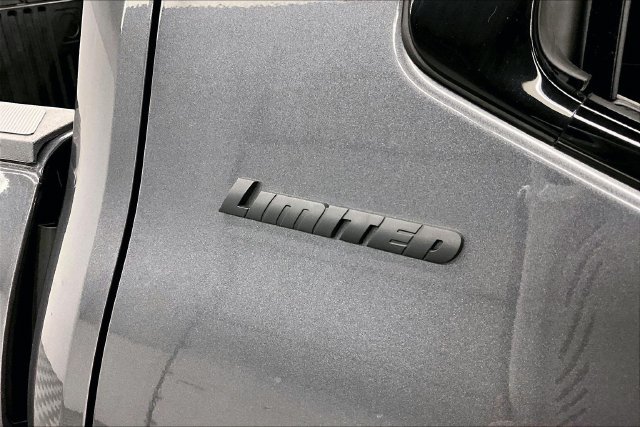 Used 2026 Toyota Tundra Limited AWD/4WD image 37