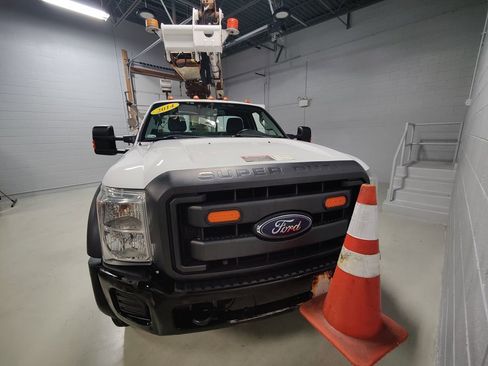 Used 2014 Ford F450 XL w/ Power Equipment Group image 2