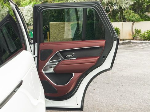 Used 2025 Land Rover Range Rover SE image 32