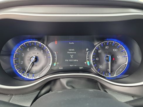 Used 2026 Chrysler Pacifica Select image 19