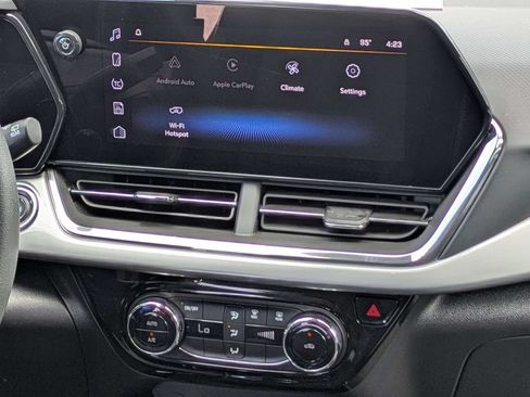 Used 2025 Chevrolet Trax LT FWD image 19