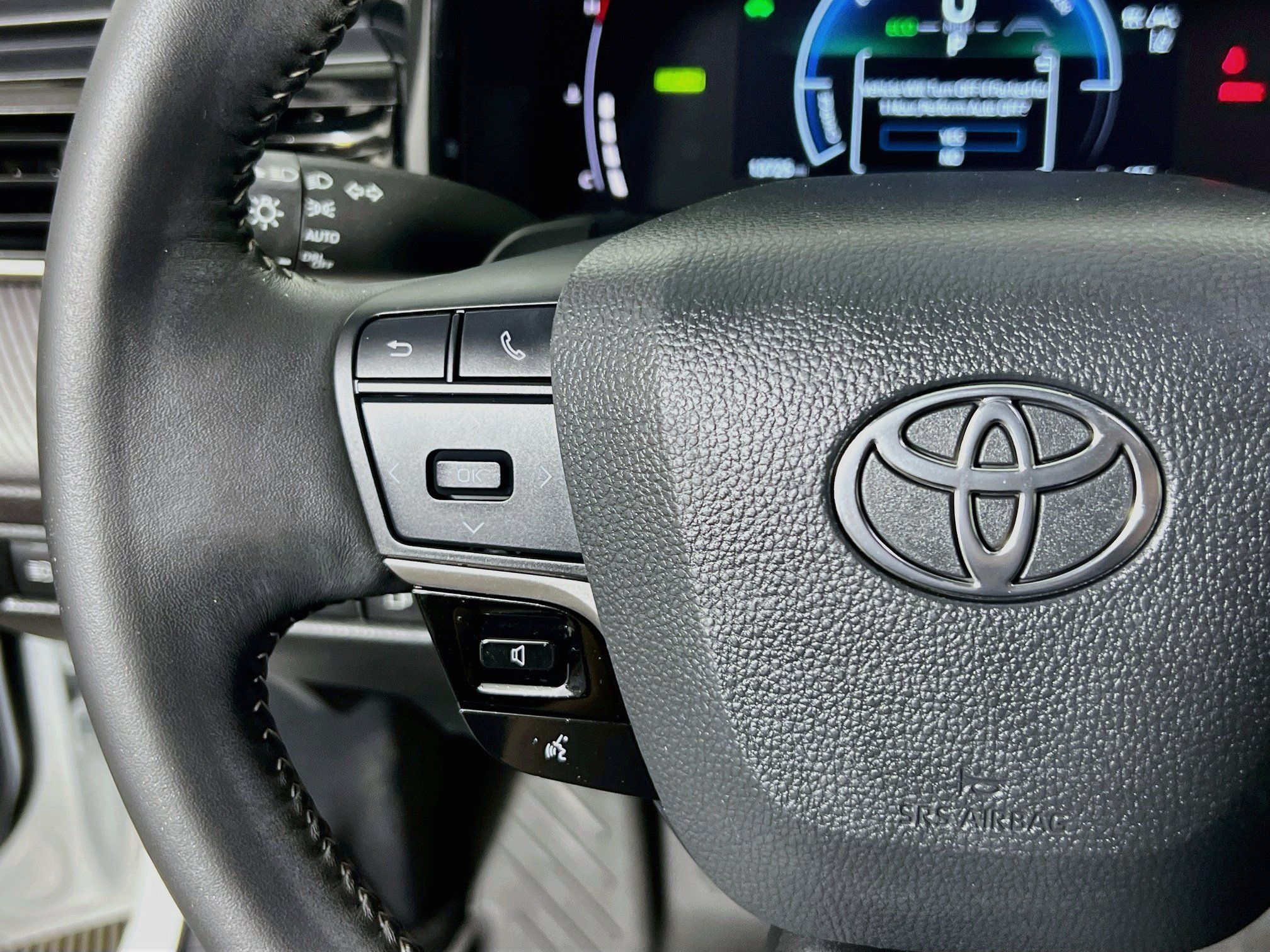 Used 2025 Toyota Camry SE FWD image 18