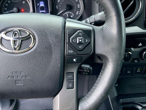 Used 2021 Toyota Tacoma TRD Off-Road w/ Technology Package AWD/4WD image 24
