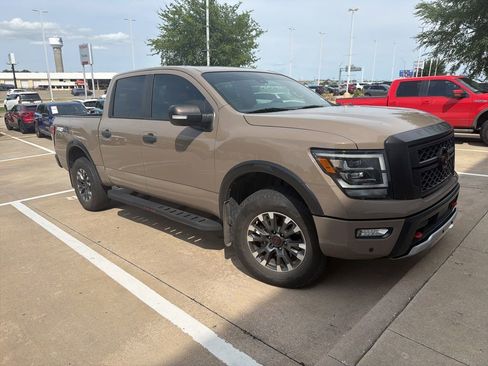 Used 2024 Nissan Titan PRO-4X w/ Pro-4x Convenience Package AWD/4WD image 5