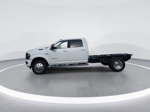 New 2026 RAM 4500 4x4 Crew Cab DRW w/ Laramie Trim Package image 5