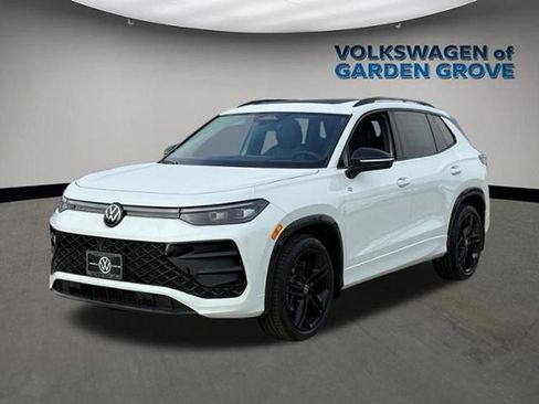 New 2026 Volkswagen Tiguan SE R-Line FWD image 4