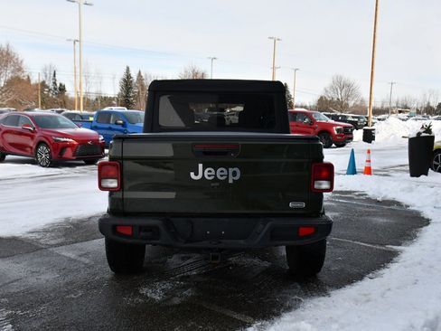 Used 2022 Jeep Gladiator Overland w/ Cold Weather Group image 5