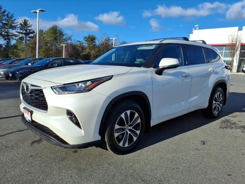 Used 2020 Toyota Highlander XLE image 14