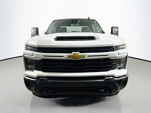Used 2024 Chevrolet Silverado 2500 Custom RWD image 2