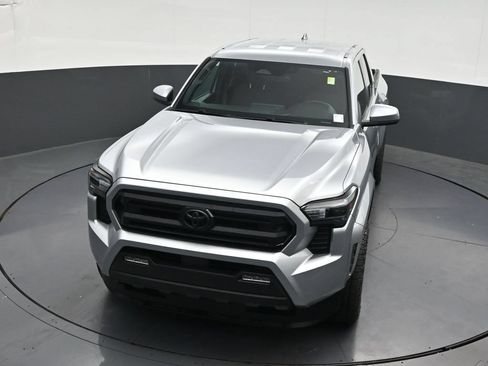Used 2025 Toyota Tacoma SR5 AWD/4WD image 22