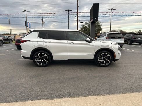 Used 2024 Mitsubishi Outlander SE image 4