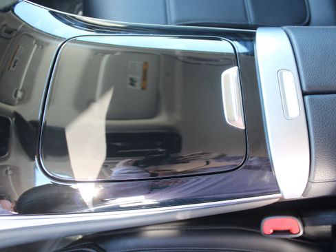 Used 2024 Mercedes-Benz GLC 300 4MATIC image 38