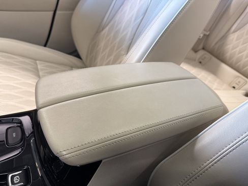 Used 2022 Buick Envision Avenir w/ Technology Package II image 32