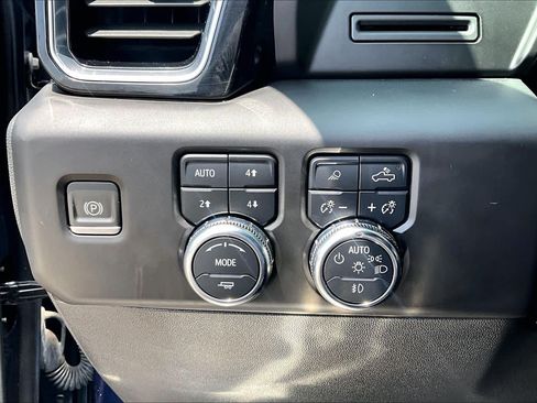 Used 2022 GMC Sierra 1500 Denali AWD/4WD image 35