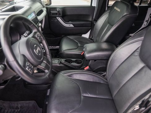 Used 2016 Jeep Wrangler Unlimited Sahara w/ Connectivity Group image 9