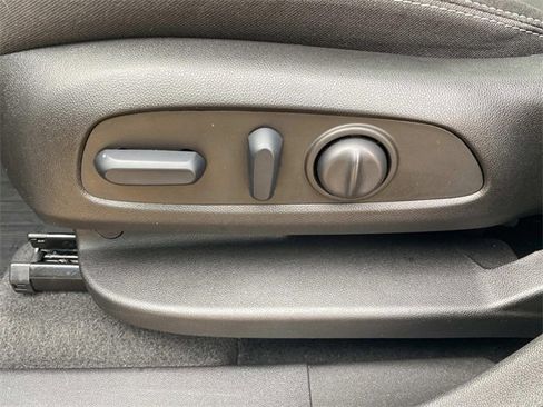 Used 2022 GMC Terrain SLE w/ Driver Convenience Package image 21