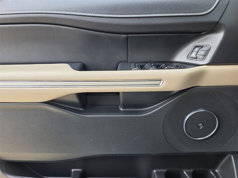 Used 2023 Ford Expedition Limited image 16