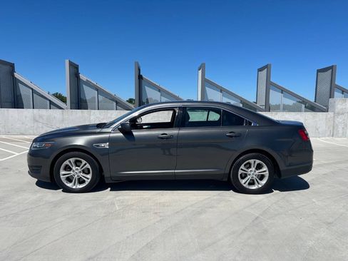 Used 2018 Ford Taurus SEL FWD image 8