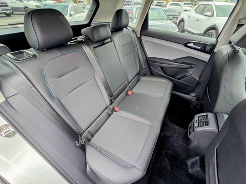 Used 2024 Volkswagen Taos SE w/ Taos Adventure Package image 31