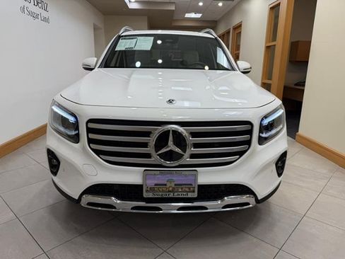 Used 2025 Mercedes-Benz GLB 250 image 2