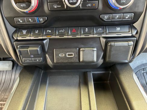Used 2021 GMC Sierra 3500 Denali w/ Denali Ultimate Package AWD/4WD image 28