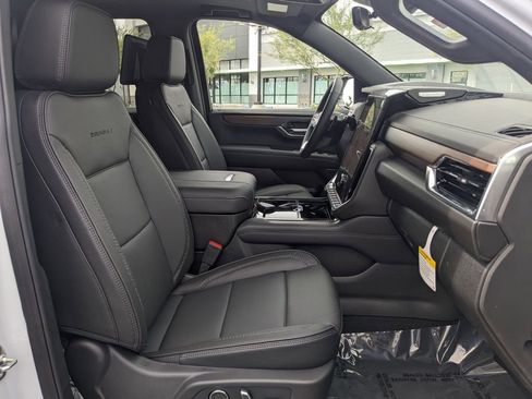 New 2026 GMC Yukon XL Denali w/ Denali Reserve Package image 25