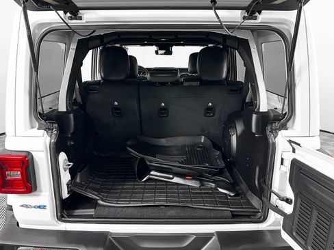 Used 2024 Jeep Wrangler Unlimited Sahara w/ Technology Group image 31