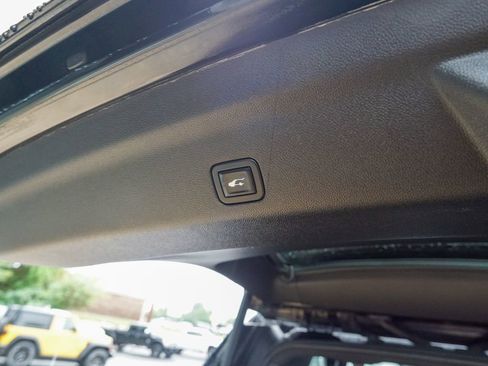 Used 2021 Chevrolet Tahoe Z71 AWD/4WD image 11