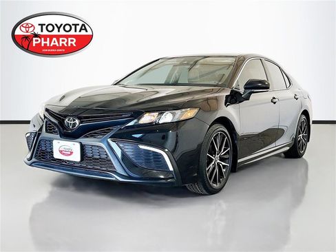 Used 2024 Toyota Camry SE image 1